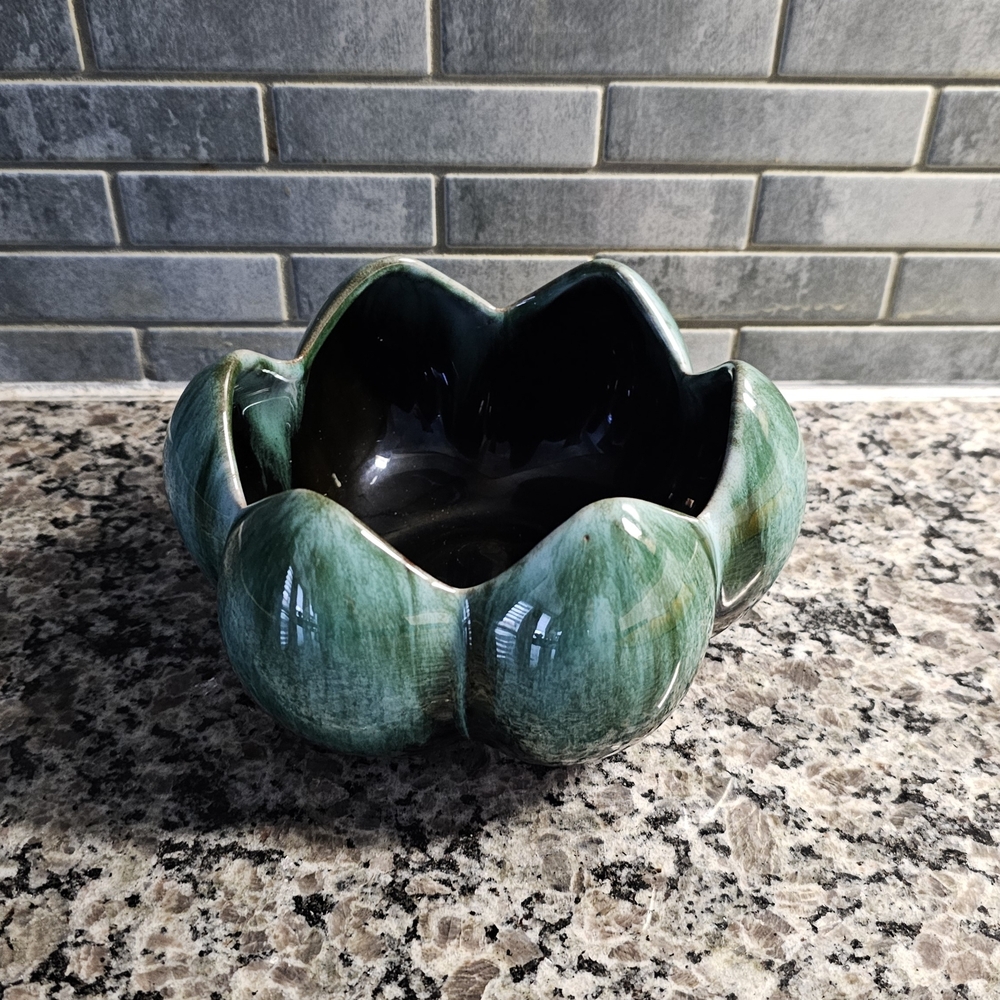 Vintage Blu Mountain Pottery Lotus bowl/Vase - Picture 2 of 3